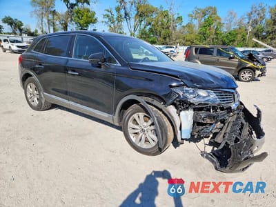 Czwarte zdjęcie samochodu z boku: 2018 LINCOLN MKX PREMIERE VIN:2LMPJ8JR8JBL11490 - miniatura