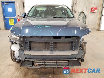 Piąte zdjęcie samochodu w środku: 2022 VOLVO XC40 T5 MOMENTUM VIN:YV4162UK7N2653203 - miniatura