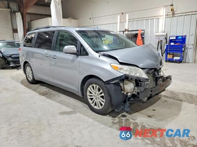 Czwarte zdjęcie samochodu z boku: 2014 TOYOTA SIENNA XLE 8-PASSENGER VIN:5TDYK3DC0ES412247 - miniatura