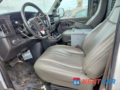 Zdjęcie 7 z 13 samochodu: 2020 CHEVROLET EXPRESS 2500 CARGO UTILITY / SERVICE VAN VIN:1GCWGAFP7L1152243 - miniatura