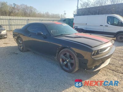 Czwarte zdjęcie samochodu z boku: 2014 DODGE CHALLENGER SXT VIN:2C3CDYAG8EH304437 - miniatura