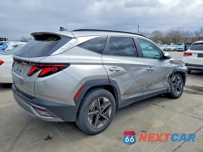 Trzecie zdjęcie samochodu z tyłu: 2025 HYUNDAI TUCSON SEL VIN:5NMJBCDE2SH544363 - miniatura