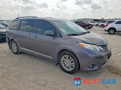 Czwarte zdjęcie samochodu z boku: 2016 TOYOTA SIENNA XLE PREMIUM 8-PASSENGER VIN:5TDYK3DC7GS698021 - miniatura
