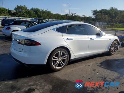 Trzecie zdjęcie samochodu z tyłu: 2014 TESLA MODEL S VIN:5YJSA1H17EFP53316 - miniatura