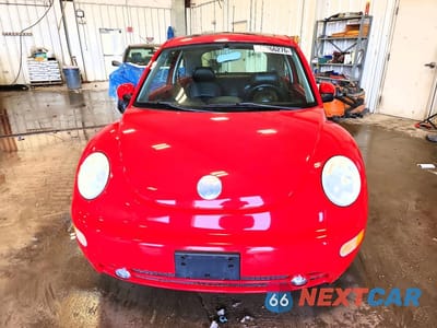 Piąte zdjęcie samochodu w środku: 2002 VOLKSWAGEN NEW BEETLE GLX VIN:3VWDD21C42M454579 - miniatura