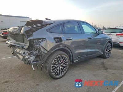 Trzecie zdjęcie samochodu z tyłu: 2025 AUDI SQ5 SPORTBACK PREMIUM PLUS VIN:WA1B5AGU0S2091829 - miniatura