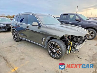 Czwarte zdjęcie samochodu z boku: 2024 BMW X5 XDRIVE40I VIN:5UX23EU08R9U71800 - miniatura