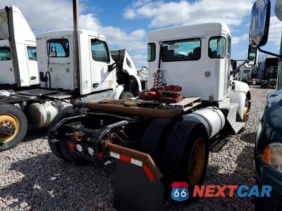 Czwarte zdjęcie samochodu z boku: 2015 KENWORTH T330 SEMI TRUCK VIN:2XKHAJ7X1FM462639 - miniatura