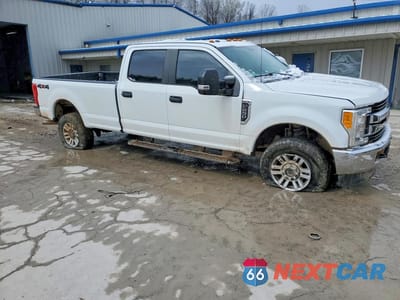 Czwarte zdjęcie samochodu z boku: 2017 FORD F250 SUPER DUTY VIN:1FT7W2B67HEE24557 - miniatura