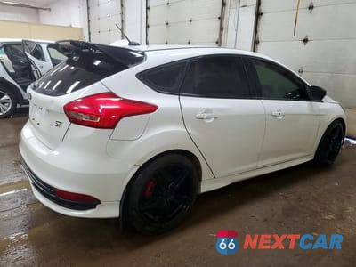 Trzecie zdjęcie samochodu z tyłu: 2017 FORD FOCUS ST VIN:1FADP3L99HL204479 - miniatura