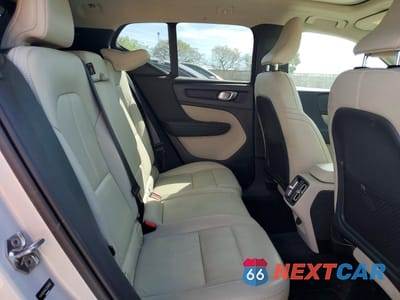 Zdjęcie 11 z 13 samochodu: 2020 VOLVO XC40 T5 MOMENTUM VIN:YV4162UK9L2246402 - miniatura