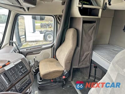 Zdjęcie 9 z 10 samochodu: 2018 VOLVO VN VNL VIN:4V4NC9EH9JN896145 - miniatura