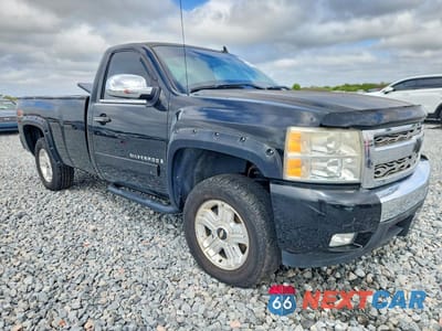 Czwarte zdjęcie samochodu z boku: 2007 CHEVROLET SILVERADO K1500 VIN:1GCEK14077E573510 - miniatura