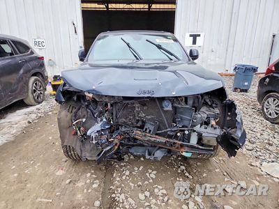 Piąte zdjęcie samochodu w środku: 2017 JEEP GRAND CHEROKEE LAREDO VIN:1C4RJFAG8HC727769 - miniatura
