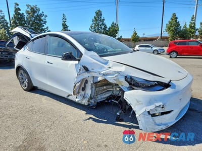Czwarte zdjęcie samochodu z boku: 2023 TESLA MODEL Y VIN:7SAYGDEE9PF873819 - miniatura