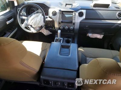 Zdjęcie 8 z 12 samochodu: 2018 TOYOTA TUNDRA SR5 VIN:5TFEY5F10JX230271 - miniatura