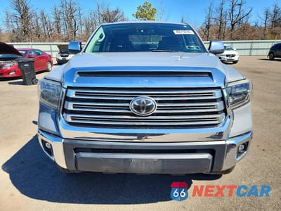 Piąte zdjęcie samochodu w środku: 2018 TOYOTA TUNDRA LIMITED VIN:5TFHY5F11JX742280 - miniatura