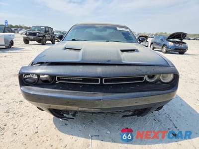 Piąte zdjęcie samochodu w środku: 2016 DODGE CHALLENGER SXT VIN:2C3CDZAGXGH316906 - miniatura