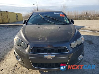 Piąte zdjęcie samochodu w środku: 2016 CHEVROLET SONIC LT VIN:1G1JC5SH6G4112387 - miniatura