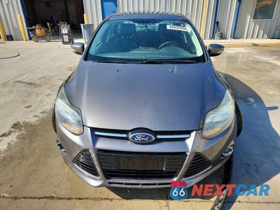Piąte zdjęcie samochodu w środku: 2013 FORD FOCUS TITANIUM VIN:1FADP3J2XDL231903 - miniatura
