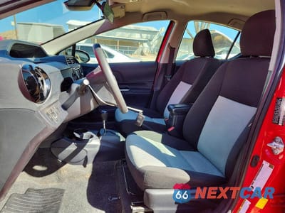 Zdjęcie 7 z 11 samochodu: 2016 TOYOTA PRIUS C THREE VIN:JTDKDTB36G1135591 - miniatura