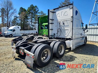 Czwarte zdjęcie samochodu z boku: 2020 FREIGHTLINER CASCADIA 126 SEMI TRUCK VIN:3AKJHHDR6LSLR3362 - miniatura
