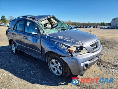 Czwarte zdjęcie samochodu z boku: 2005 KIA SORENTO LX VIN:KNDJC733655368428 - miniatura