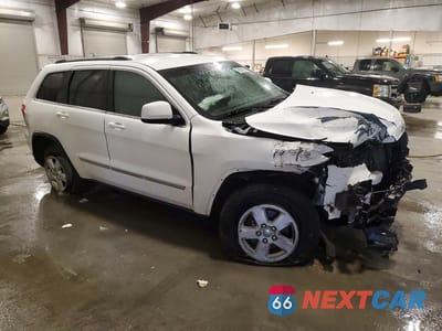 Czwarte zdjęcie samochodu z boku: 2013 JEEP GRAND CHEROKEE LAREDO VIN:1C4RJFAG1DC626826 - miniatura