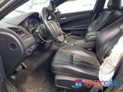 Zdjęcie 7 z 11 samochodu: 2019 CHRYSLER 300 S VIN:2C3CCABG2KH654215 - miniatura