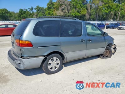 Trzecie zdjęcie samochodu z tyłu: 2000 TOYOTA SIENNA LE VIN:4T3ZF13C1YU276681 - miniatura