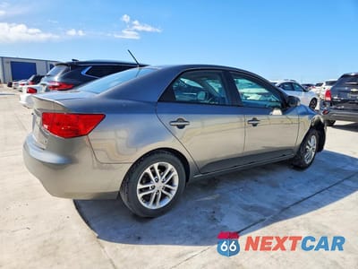 Trzecie zdjęcie samochodu z tyłu: 2012 KIA FORTE EX VIN:KNAFU4A29C5565678 - miniatura