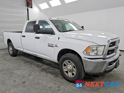 Czwarte zdjęcie samochodu z boku: 2018 RAM 2500 ST VIN:3C6UR4HLXJG325580 - miniatura