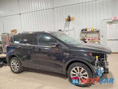 Czwarte zdjęcie samochodu z boku: 2017 FORD ESCAPE TITANIUM VIN:1FMCU9J95HUB80739 - miniatura