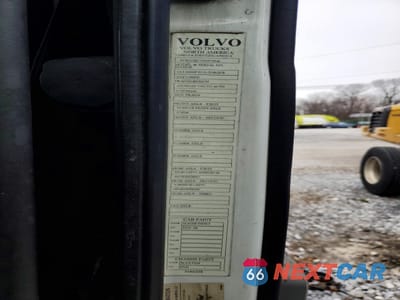 Zdjęcie 10 z 10 samochodu: 2016 VOLVO VN VNL VIN:4V4NC9EJ7GN974546 - miniatura