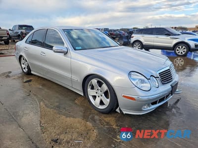 Czwarte zdjęcie samochodu z boku: 2005 MERCEDES-BENZ E 500 VIN:WDBUF70J65A649514 - miniatura