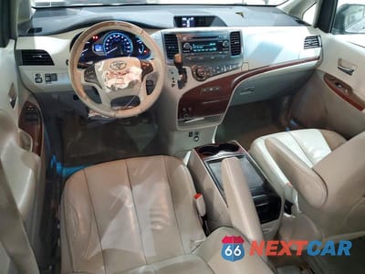 Zdjęcie 8 z 13 samochodu: 2014 TOYOTA SIENNA XLE 8-PASSENGER VIN:5TDYK3DC0ES412247 - miniatura