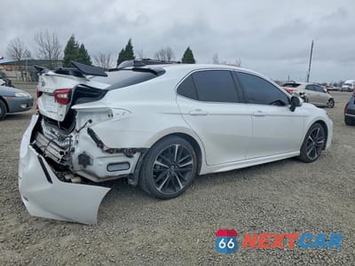 Trzecie zdjęcie samochodu z tyłu: 2018 TOYOTA CAMRY XSE VIN:4T1B61HK4JU141288 - miniatura