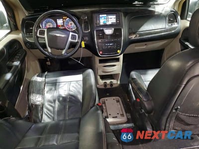 Zdjęcie 8 z 12 samochodu: 2013 CHRYSLER TOWN & COUNTRY TOURING VIN:2C4RC1BG2DR646781 - miniatura