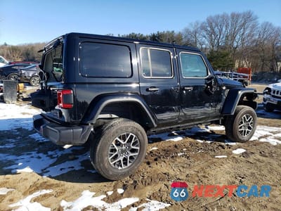 Trzecie zdjęcie samochodu z tyłu: 2026 JEEP WRANGLER SAHARA VIN:1C4PJXENXTW185751 - miniatura