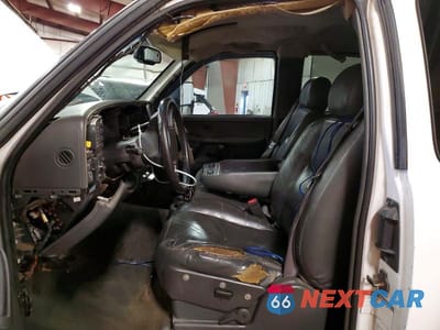 Zdjęcie 7 z 12 samochodu: 2003 GMC NEW SIERRA K2500 VIN:1GTGK29U23Z221724 - miniatura