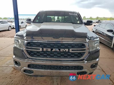 Piąte zdjęcie samochodu w środku: 2022 RAM 1500 BIG HORN VIN:1C6SRFFT3NN457292 - miniatura