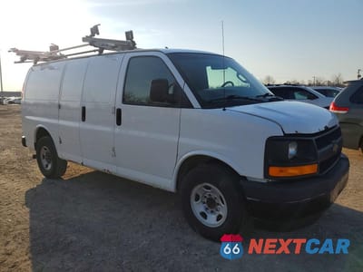 Czwarte zdjęcie samochodu z boku: 2017 CHEV EXPRESS G2500 VIN:1GCWGAFF9H1162061 - miniatura