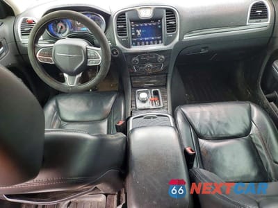 Zdjęcie 8 z 12 samochodu: 2017 CHRYSLER 300 LIMITED VIN:2C3CCARG7HH506835 - miniatura
