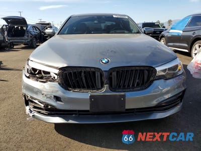 Piąte zdjęcie samochodu w środku: 2018 BMW 530E VIN:WBAJA9C56JB249533 - miniatura
