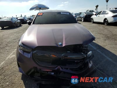 Piąte zdjęcie samochodu w środku: 2025 BMW M5 VIN:WBS83FK00SCU35556 - miniatura