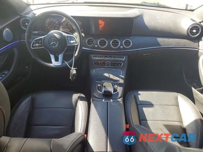 Zdjęcie 8 z 11 samochodu: 2019 MERCEDES-BENZ E 300 4MATIC VIN:WDDZF4KBXKA551129 - miniatura