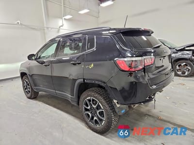 Drugie zdjęcie samochodu z przodu: 2025 JEEP COMPASS TRAILHAWK VIN:3C4NJDDN0ST621728 - miniatura