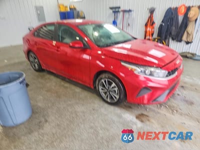 Czwarte zdjęcie samochodu z boku: 2024 KIA FORTE LXS VIN:3KPF24AD8RE733558 - miniatura