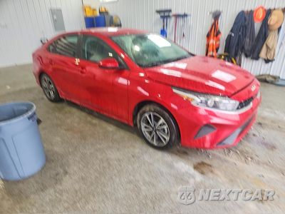 Czwarte zdjęcie samochodu z boku: 2024 KIA FORTE LXS VIN:3KPF24AD8RE733558 - miniatura