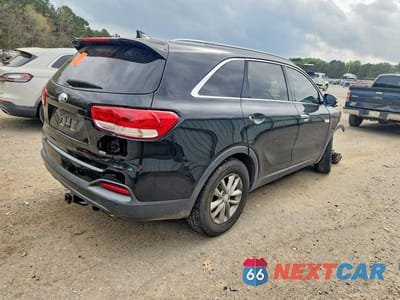 Trzecie zdjęcie samochodu z tyłu: 2016 KIA SORENTO LX VIN:5XYPG4A36GG059469 - miniatura